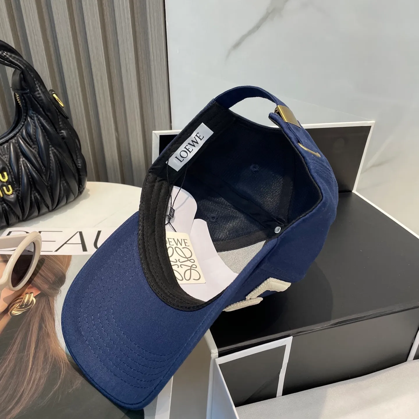 P70 🧢Loewe~New baseball cap🧢, simple embroidered classic logo, super texture👍, exquisite big-name style, a must-have artifact for goddesses, couple style