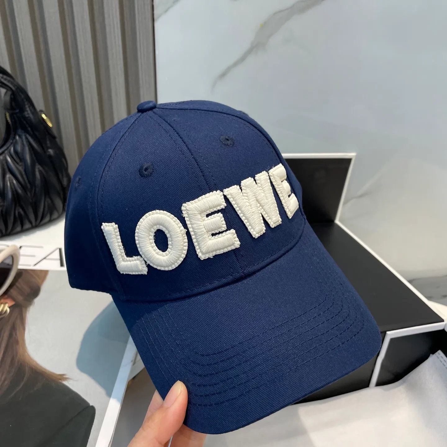 P70 🧢Loewe~New baseball cap🧢, simple embroidered classic logo, super texture👍, exquisite big-name style, a must-have artifact for goddesses, couple style