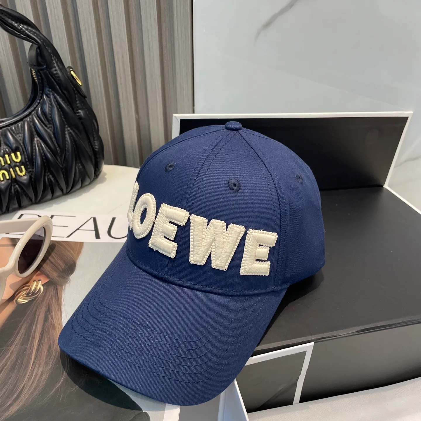 P70 🧢Loewe~New baseball cap🧢, simple embroidered classic logo, super texture👍, exquisite big-name style, a must-have artifact for goddesses, couple style