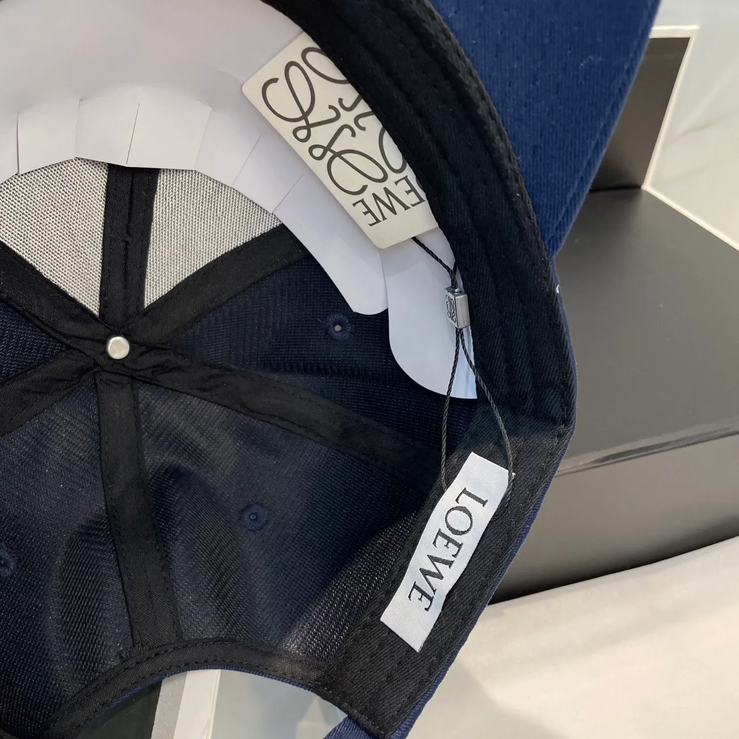 P70 🧢Loewe~New baseball cap🧢, simple embroidered classic logo, super texture👍, exquisite big-name style, a must-have artifact for goddesses, couple style