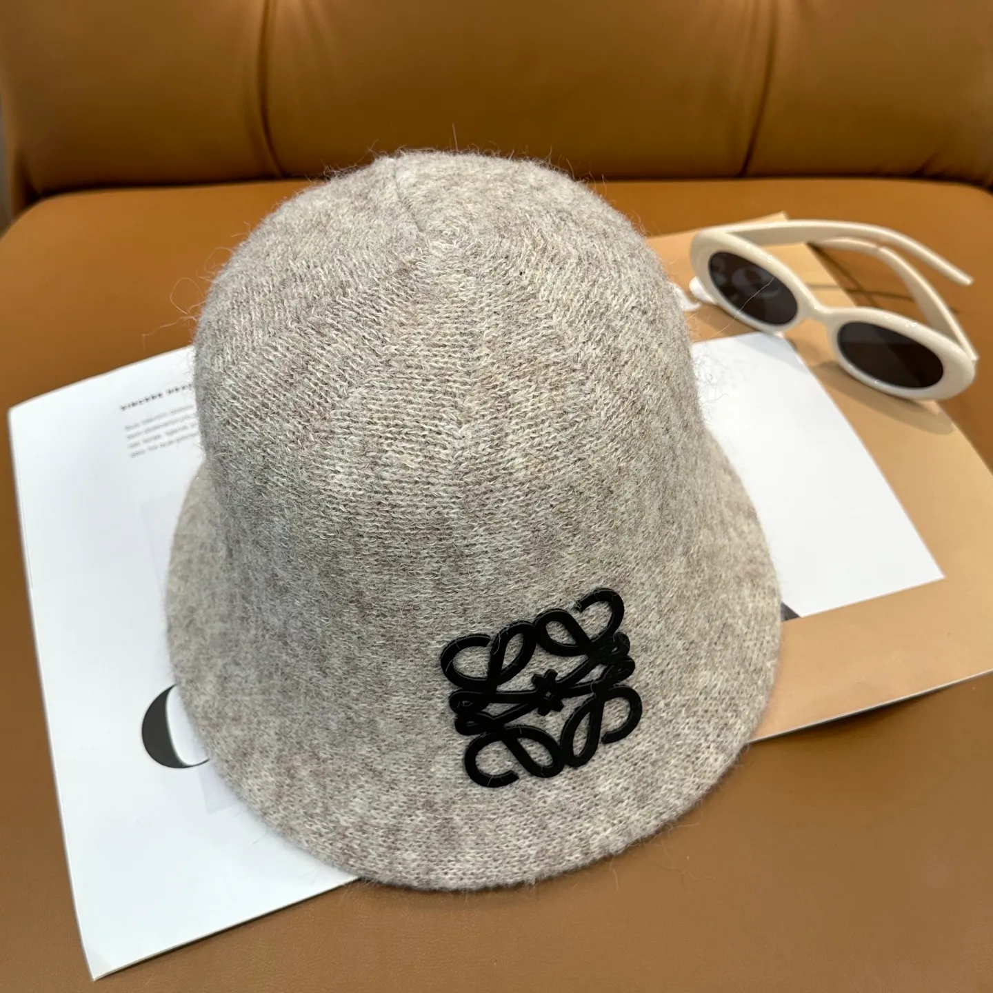 P66 💛Luo Yiwei's new autumn and winter style wool cashmere bucket hat, 🔆temperament goddess style ~ a must-have for going out on the street