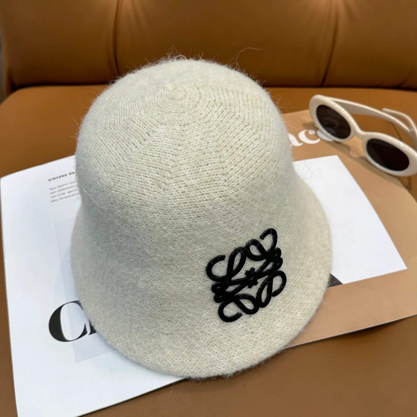 P66 💛Luo Yiwei's new autumn and winter style wool cashmere bucket hat, 🔆temperament goddess style ~ a must-have for going out on the street
