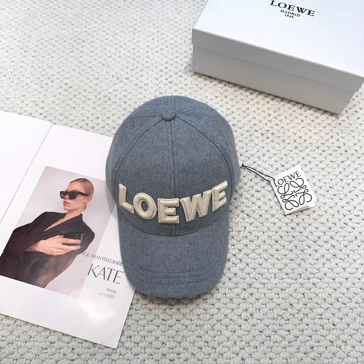 P70 🧢Loewe~New autumn and winter baseball cap🧢, simple embroidered classic logo, super texture👍, exquisite big-name style, a must-have artifact for goddesses, couple style
