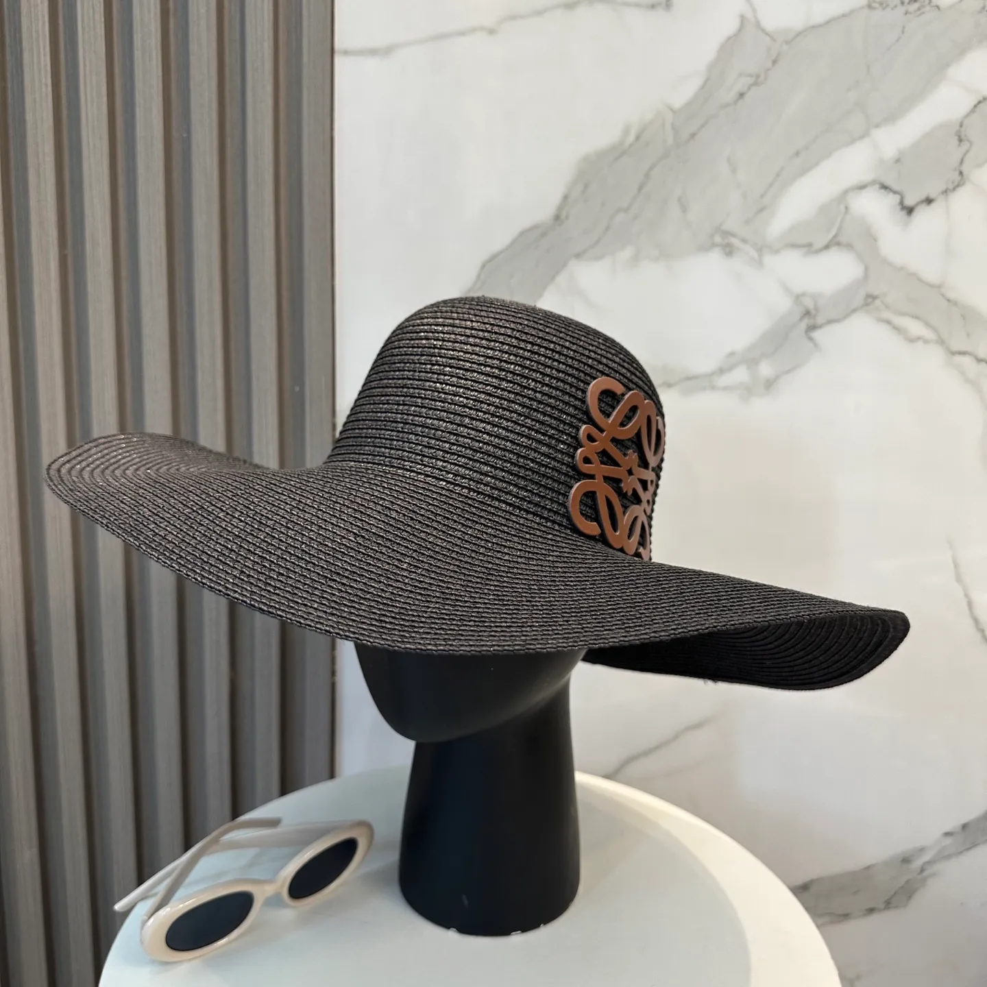 P70 LOEWE big brimmed hat, big sun hat, made of fine straw, official model opening, non-market ordinary version, head circumference 57cm