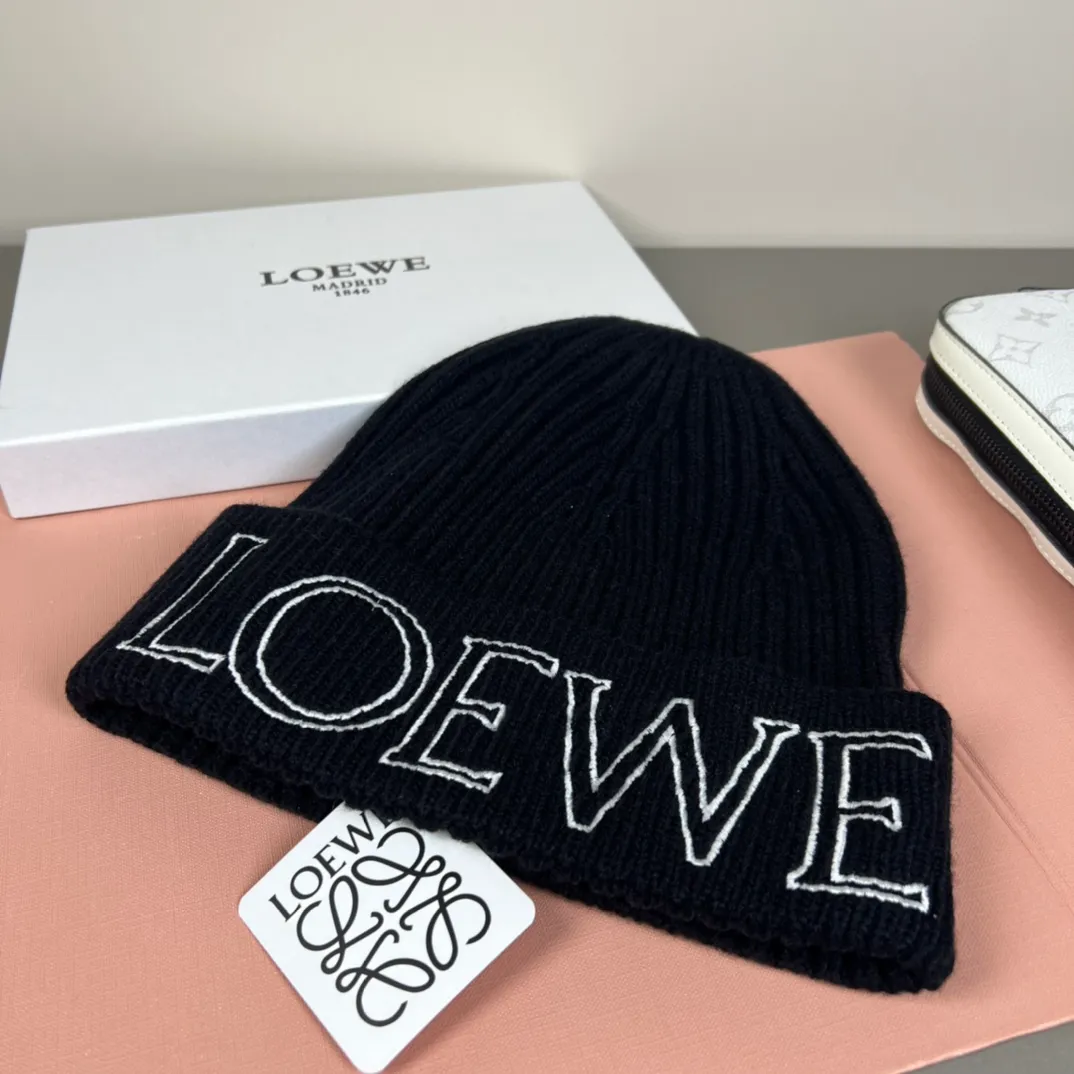 60💰 Classic knitted hat from loewe official website! Xiaohongshu’s hottest selling item! Dress well! The same style for men and women, thicker and warmer, fashionable and popular 🌸First-class quality, the best brand for warmth in autumn and winter, order now, limited edition