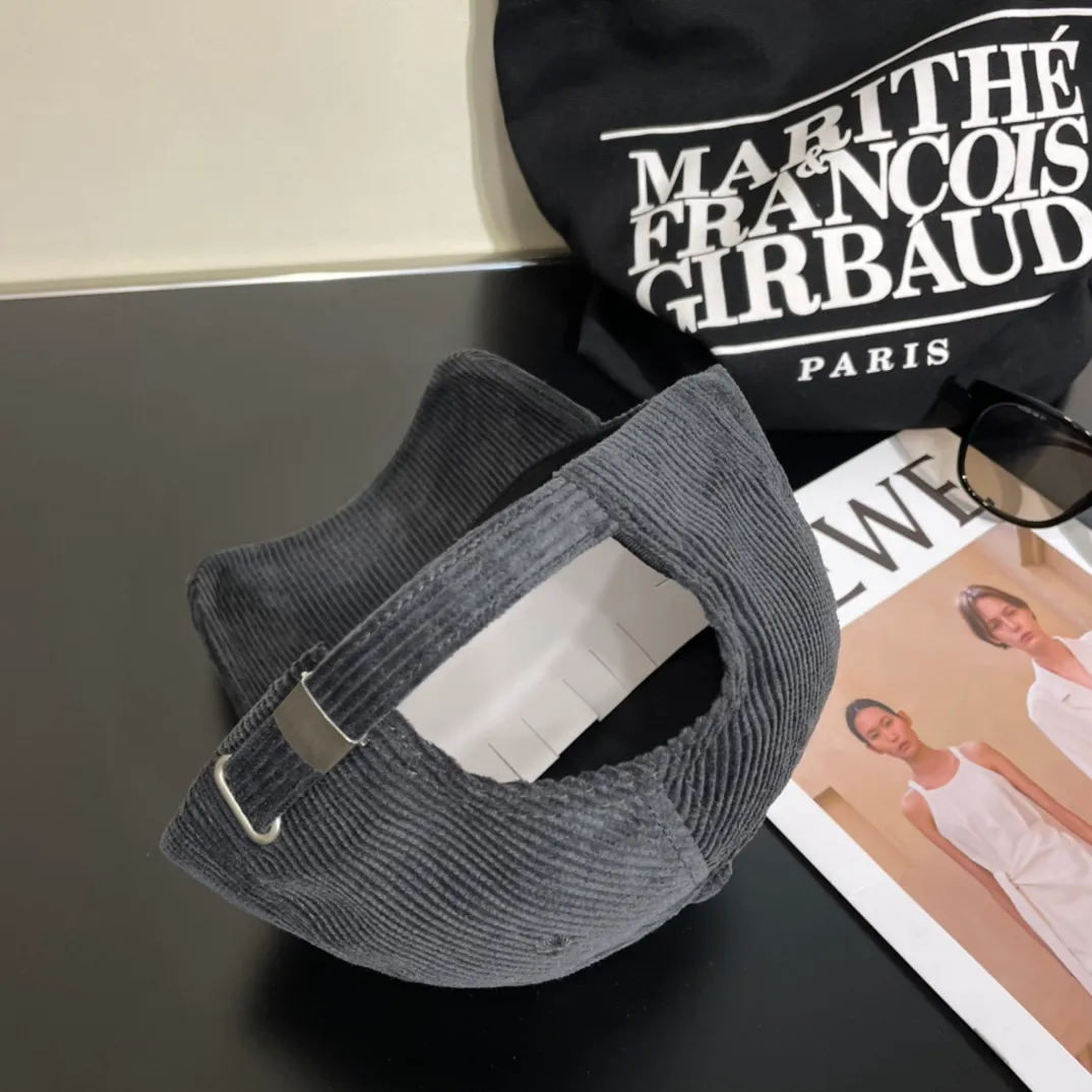 P80 🧢Loewe~New baseball cap🧢, simple embroidered classic logo, super texture👍, exquisite big-name style, a must-have artifact for goddesses, couple style