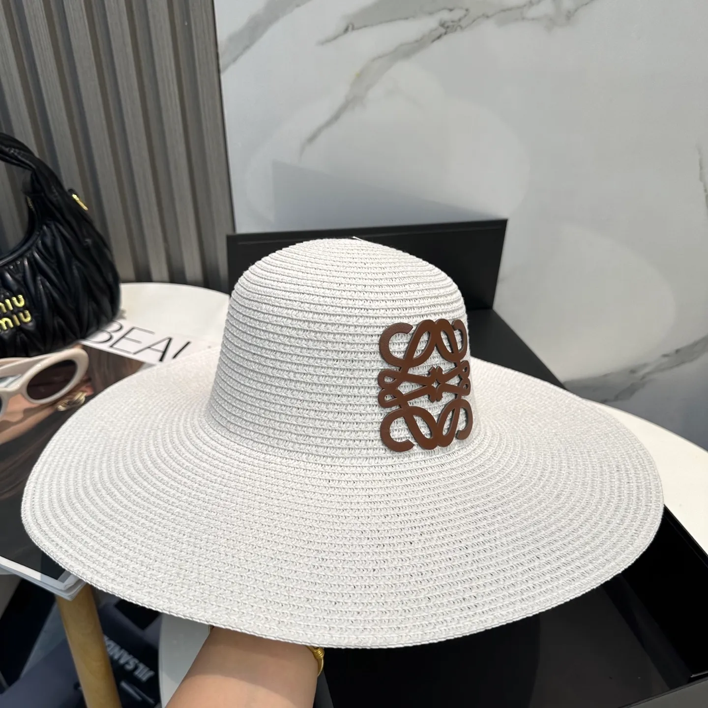 P70 LOEWE big brimmed hat, big sun hat, made of fine straw, official model opening, non-market ordinary version, head circumference 57cm