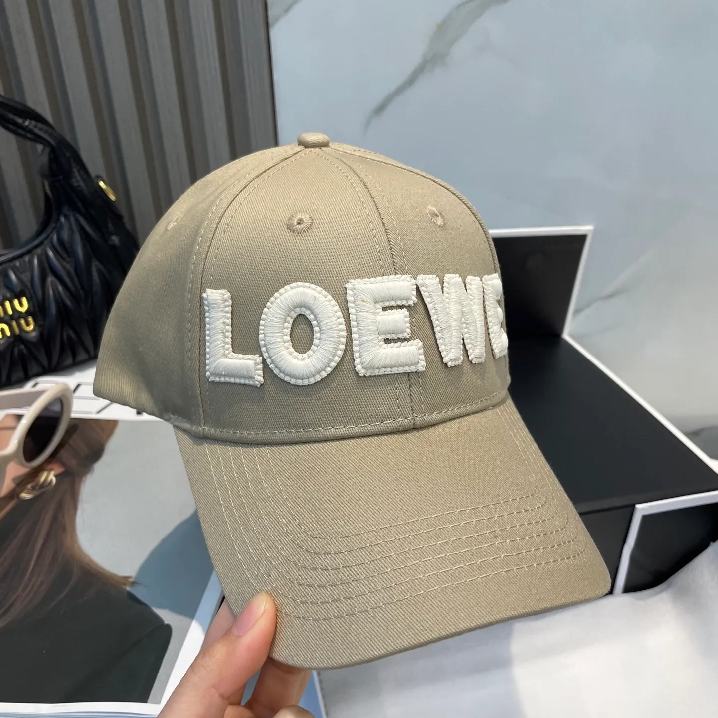 P70 🧢Loewe~New baseball cap🧢, simple embroidered classic logo, super texture👍, exquisite big-name style, a must-have artifact for goddesses, couple style