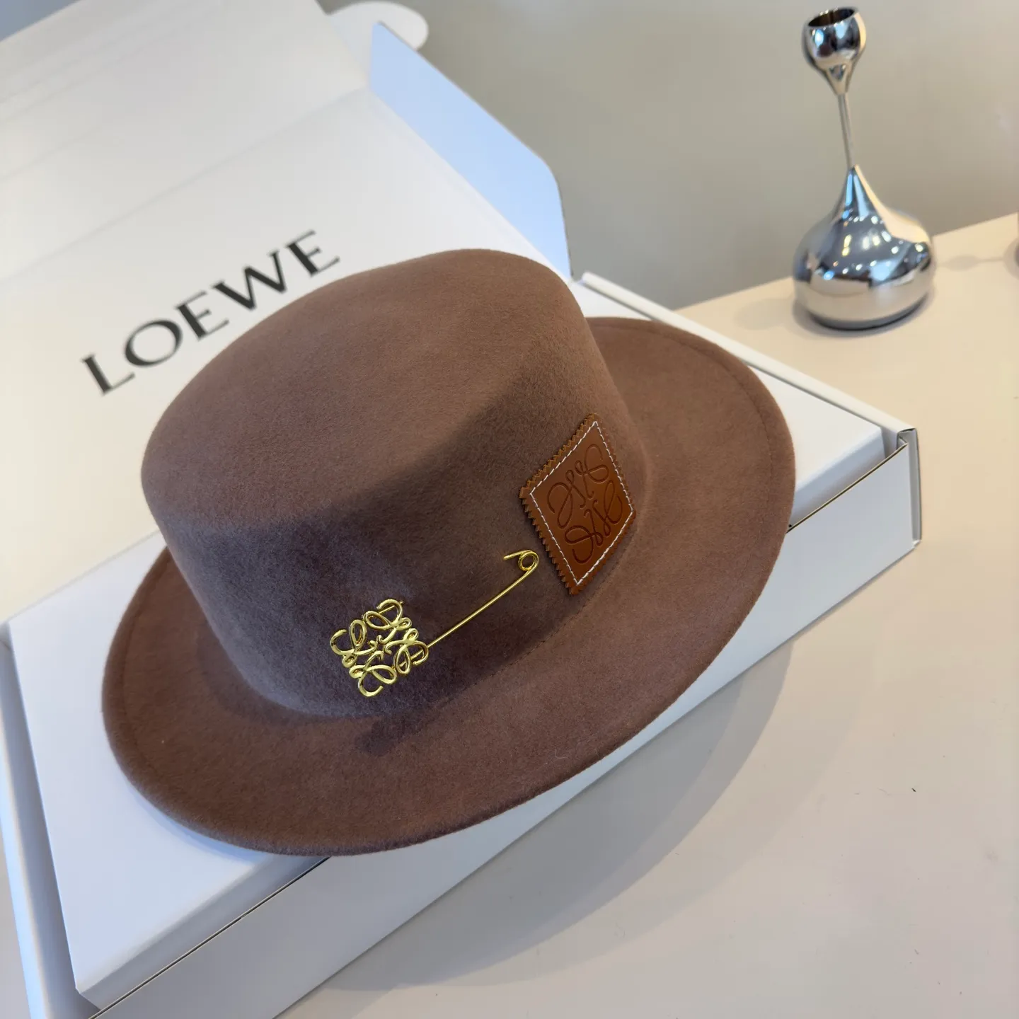 💰180¥ ＬＯＥＷＥ Loewe’s new flat top hat, 100% wool🦙 fabric, head circumference 57cm