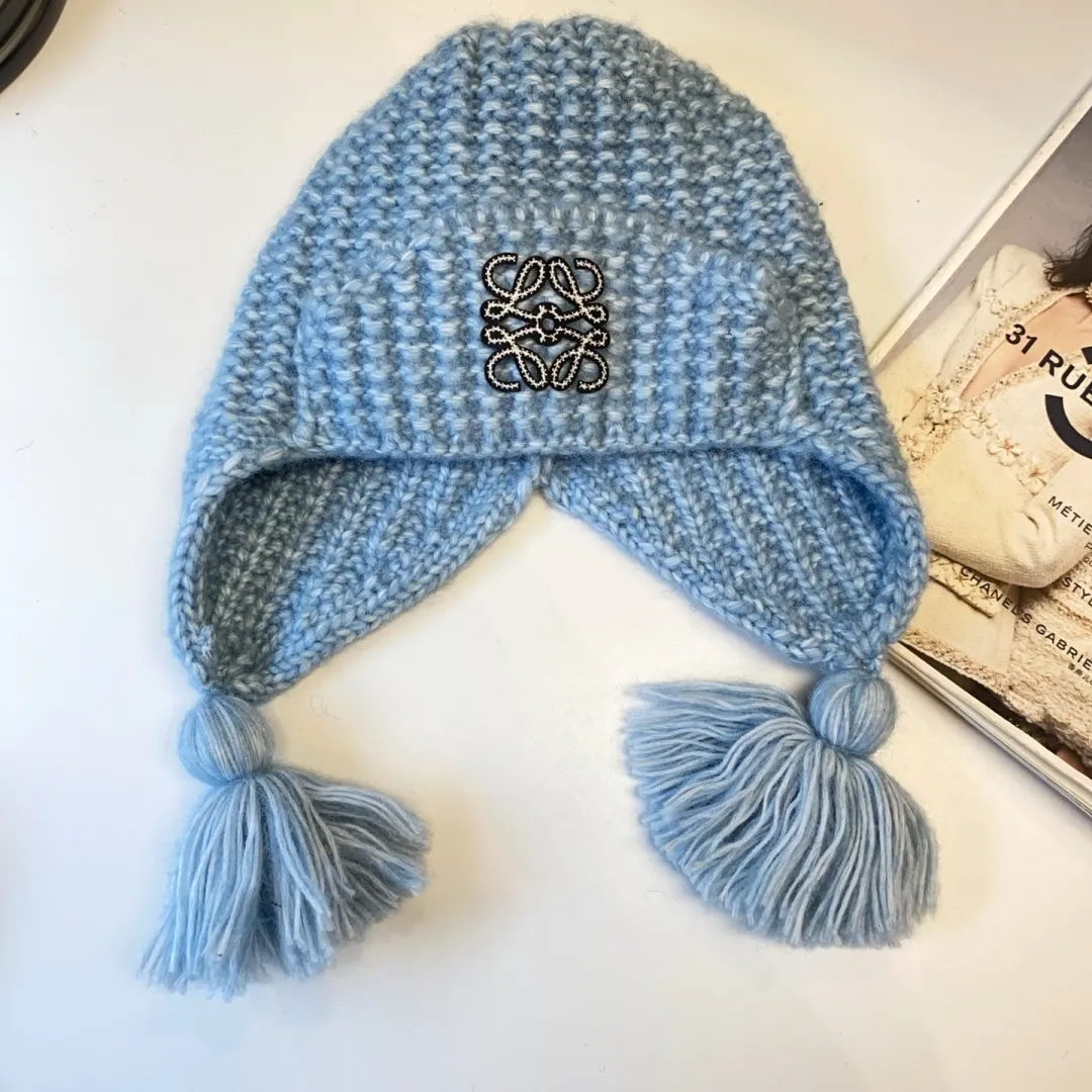 💰110¥ 🆕25 autumn and winter new style ⚜️Loewe LOGO knitted ear protection hat 🛒High quality star internet celebrity same style ✨Beige Black Brown Blue