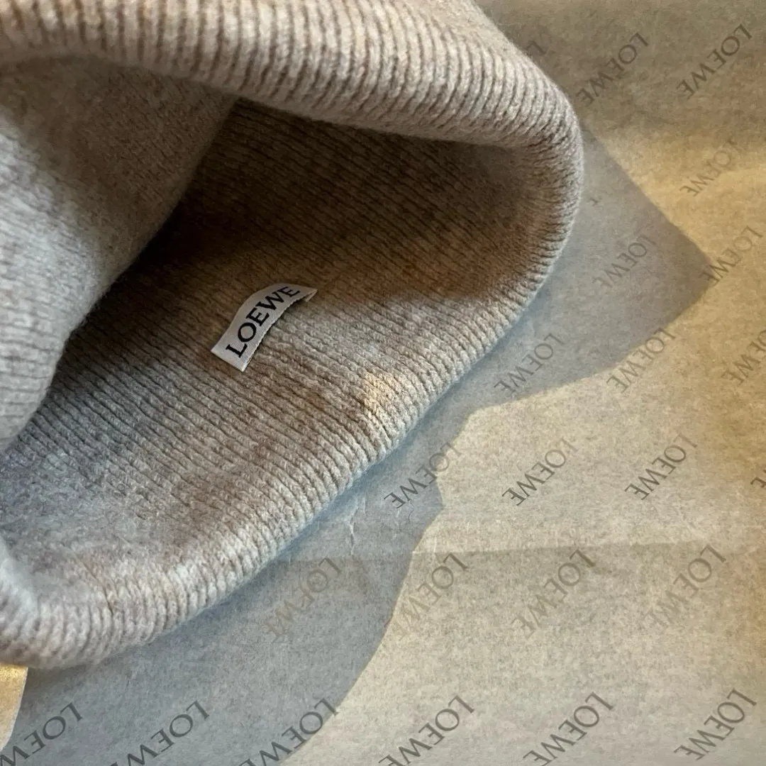 💰120¥ ＬＯＥＷＥLOEWE’s new knitted wool hat, delicate, soft and skin-friendly, unisex, super elastic👍