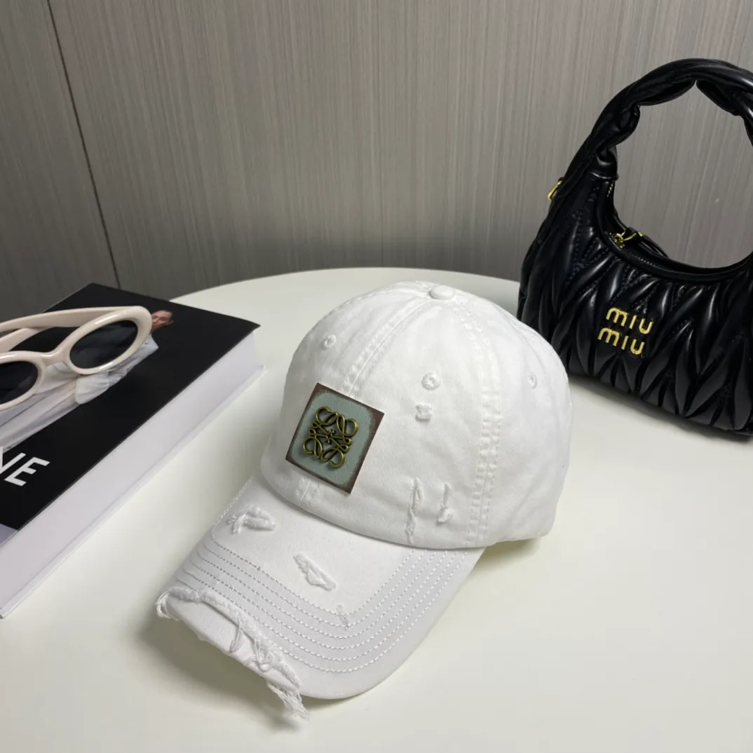 P66 🧢Loewe~New baseball cap🧢, simple and classic logo, super texture👍, exquisite big-name style, a must-have artifact for goddesses, couple style