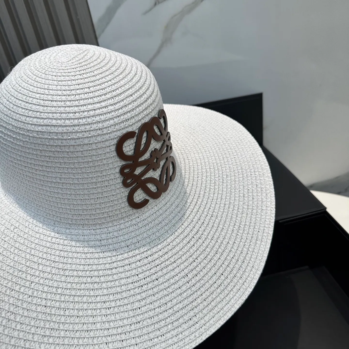 P70 LOEWE big brimmed hat, big sun hat, made of fine straw, official model opening, non-market ordinary version, head circumference 57cm
