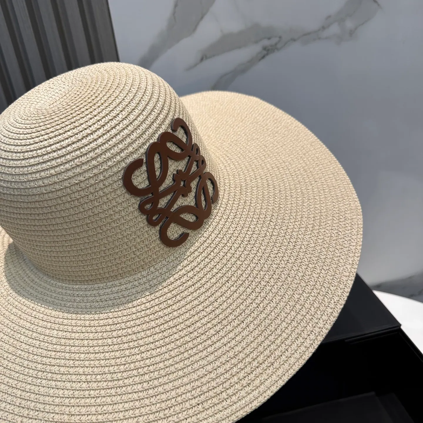P70 LOEWE big brimmed hat, big sun hat, made of fine straw, official model opening, non-market ordinary version, head circumference 57cm