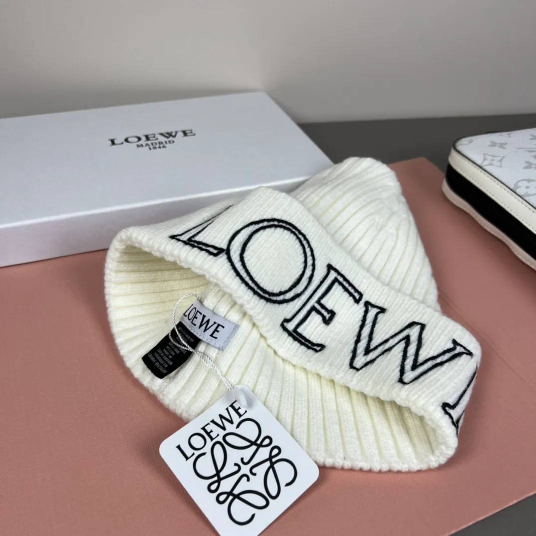 60💰 Classic knitted hat from loewe official website! Xiaohongshu’s hottest selling item! Dress well! The same style for men and women, thicker and warmer, fashionable and popular 🌸First-class quality, the best brand for warmth in autumn and winter, order now, limited edition