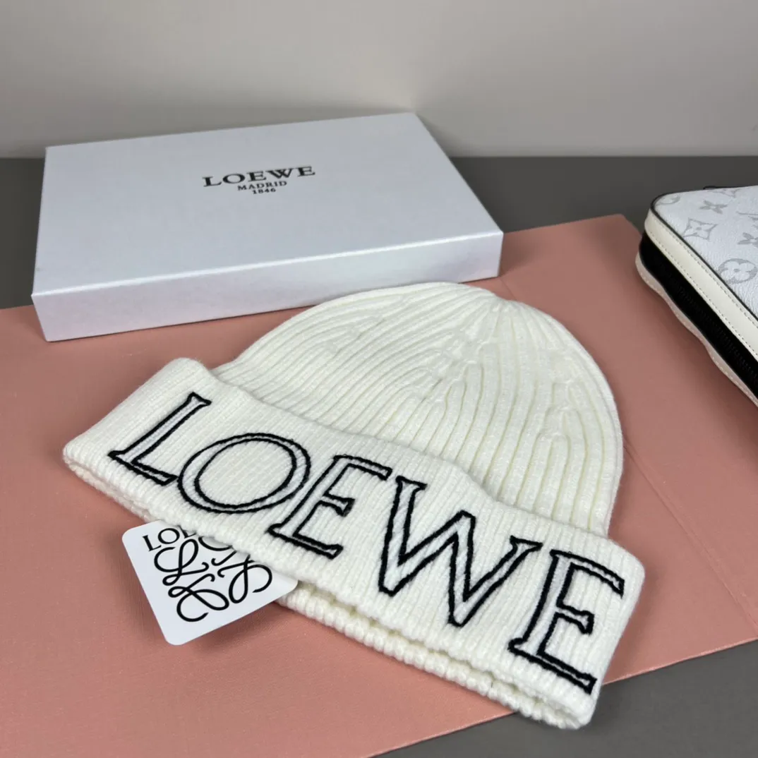 60💰 Classic knitted hat from loewe official website! Xiaohongshu’s hottest selling item! Dress well! The same style for men and women, thicker and warmer, fashionable and popular 🌸First-class quality, the best brand for warmth in autumn and winter, order now, limited edition
