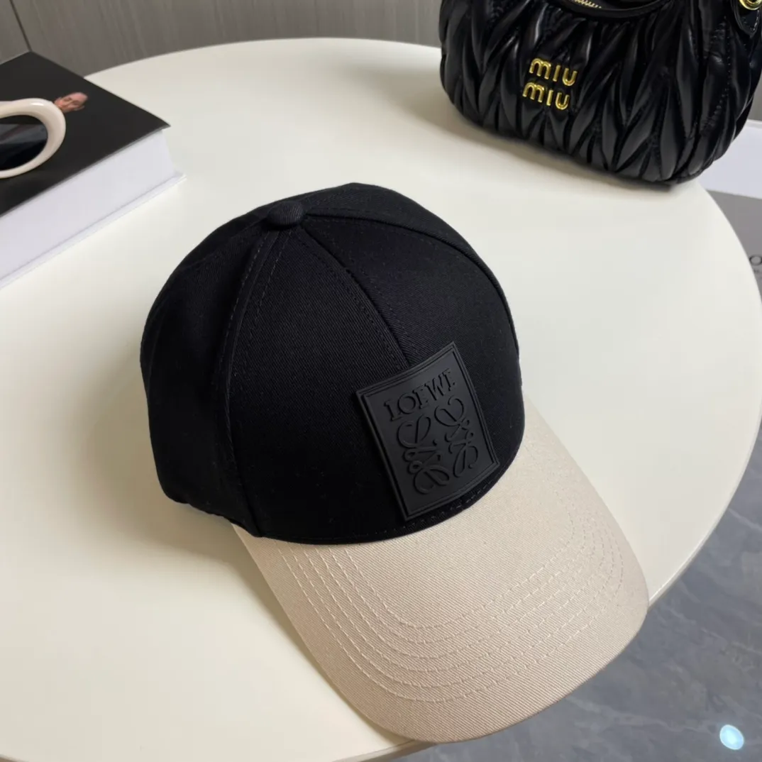 P60 🧢Loewe~New baseball cap🧢, simple and classic logo, super texture👍, exquisite big-name style, a must-have artifact for goddesses, couple style