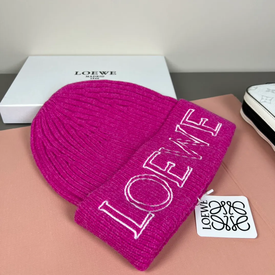 60💰 Classic knitted hat from loewe official website! Xiaohongshu’s hottest selling item! Dress well! The same style for men and women, thicker and warmer, fashionable and popular 🌸First-class quality, the best brand for warmth in autumn and winter, order now, limited edition