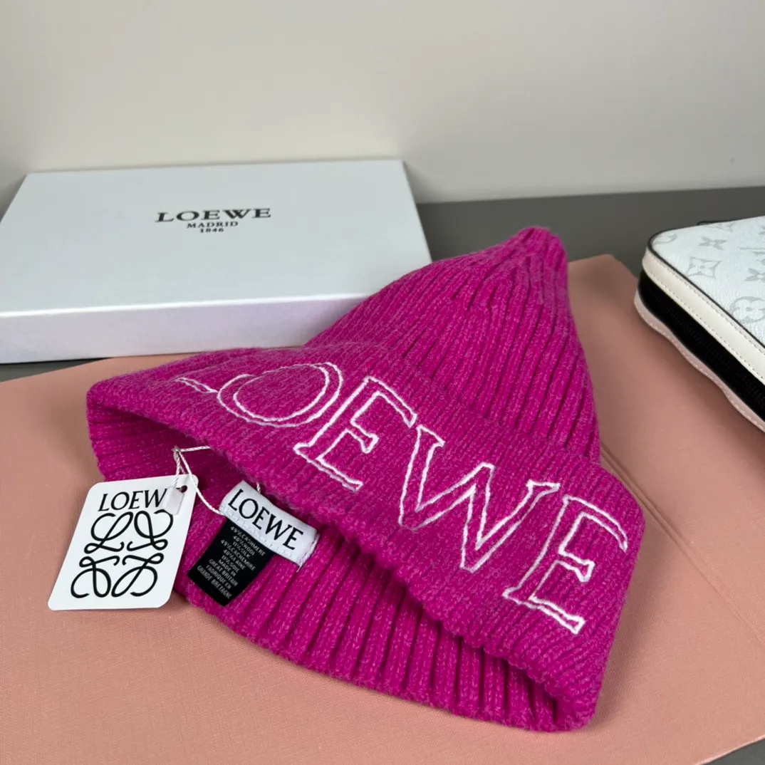 60💰 Classic knitted hat from loewe official website! Xiaohongshu’s hottest selling item! Dress well! The same style for men and women, thicker and warmer, fashionable and popular 🌸First-class quality, the best brand for warmth in autumn and winter, order now, limited edition