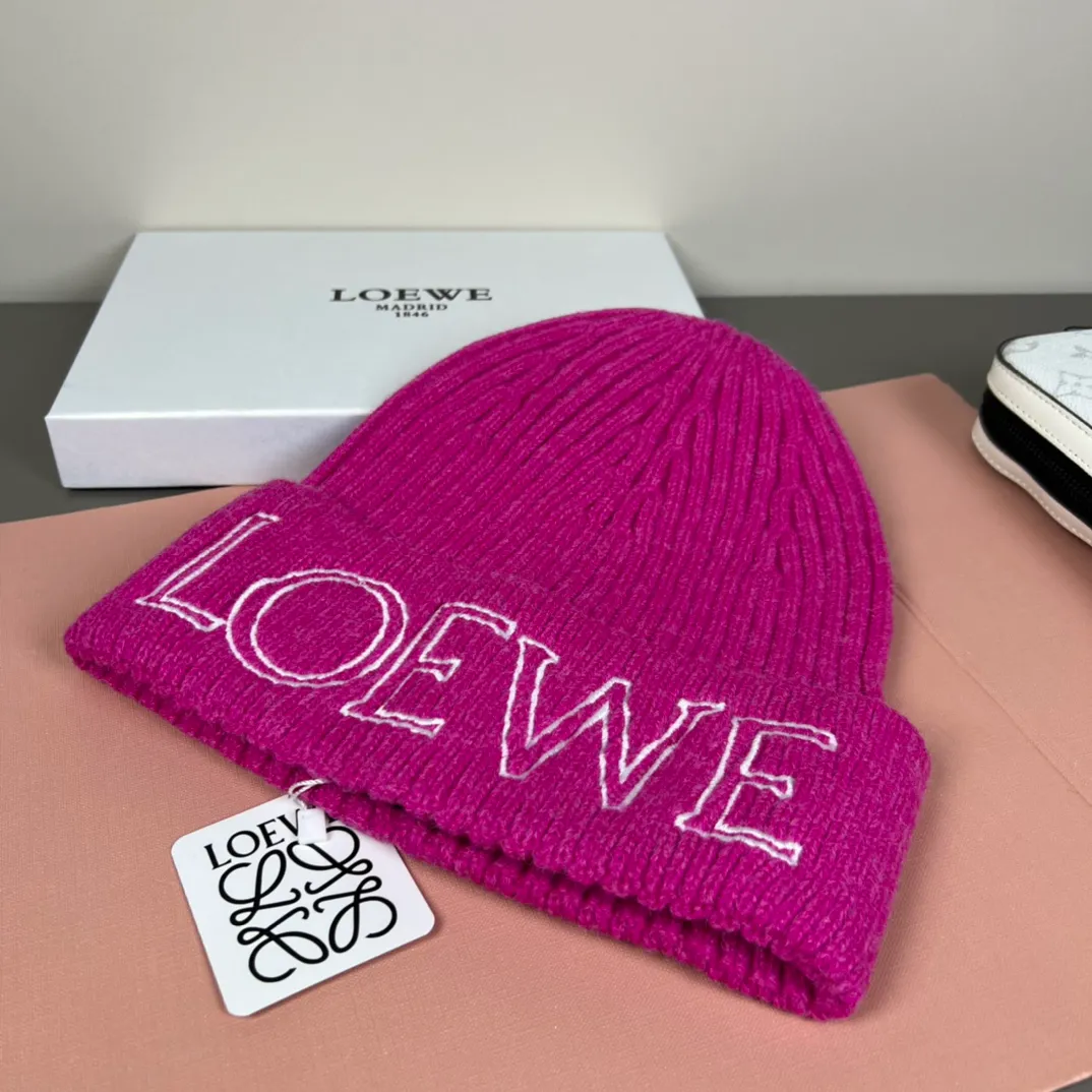 60💰 Classic knitted hat from loewe official website! Xiaohongshu’s hottest selling item! Dress well! The same style for men and women, thicker and warmer, fashionable and popular 🌸First-class quality, the best brand for warmth in autumn and winter, order now, limited edition