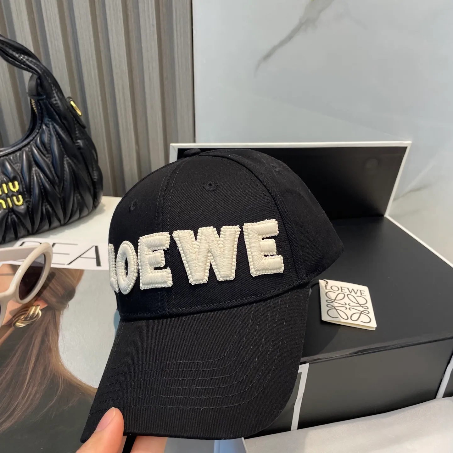 P70 🧢Loewe~New baseball cap🧢, simple embroidered classic logo, super texture👍, exquisite big-name style, a must-have artifact for goddesses, couple style