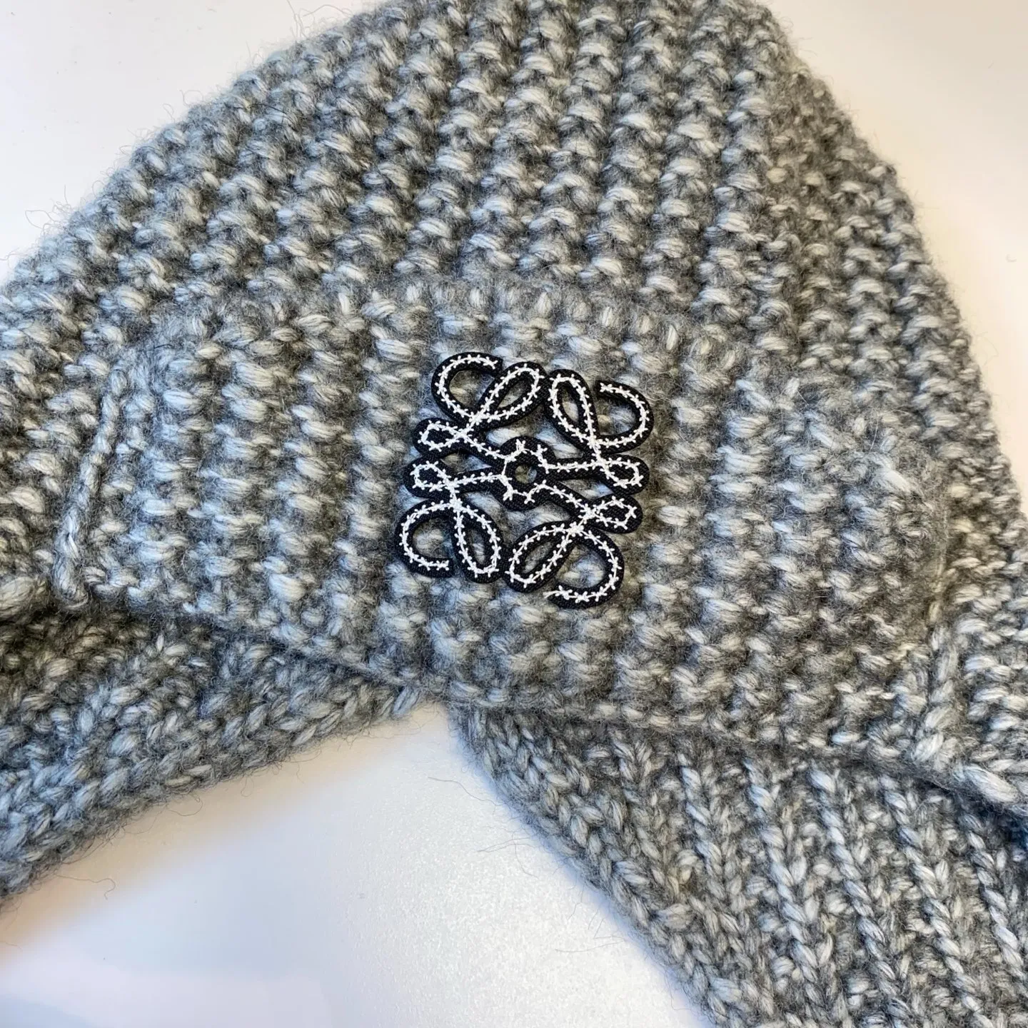 🆕25 new autumn and winter style ⚜️Loewe LOGO knitted ear protection hat 🛒High quality star internet celebrity same style ✨Beige black gray blue