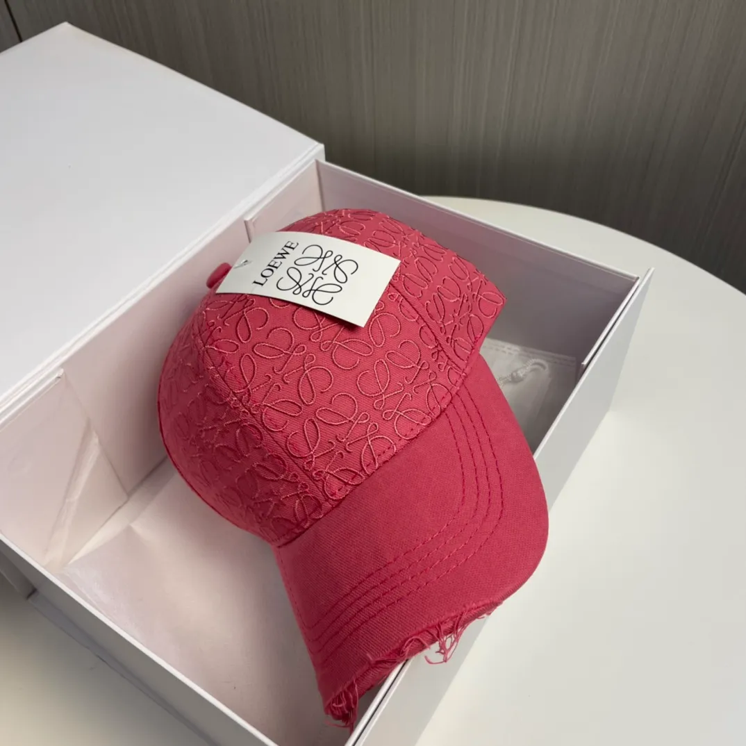 P70💛 Comes with dust bag [Loewe] new embroidered baseball cap, shipped from the counter at the same time, big-name models are super easy to match, hurry up and get it