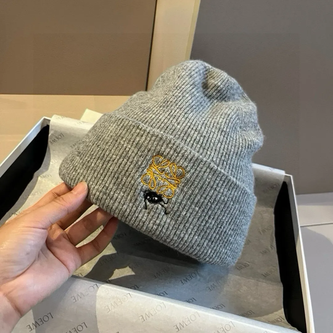 💰110¥ ＬＯＥＷＥLOEWE’s new knitted wool hat, delicate, soft and skin-friendly, unisex, super elastic👍