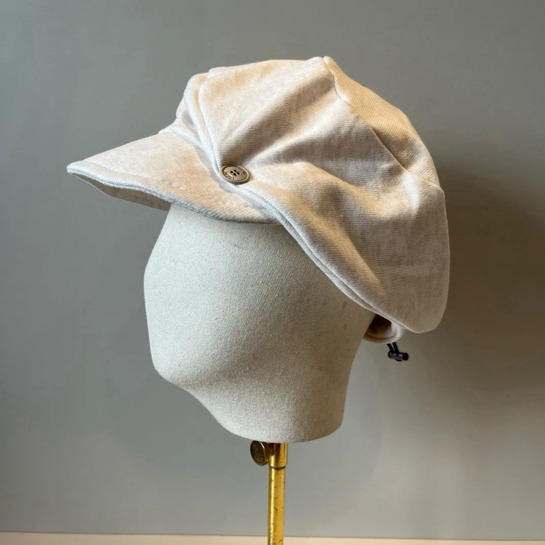 💰100¥ Loewe Autumn Painter's Cap, adjustable with elastic band at the back, suitable for any face shape