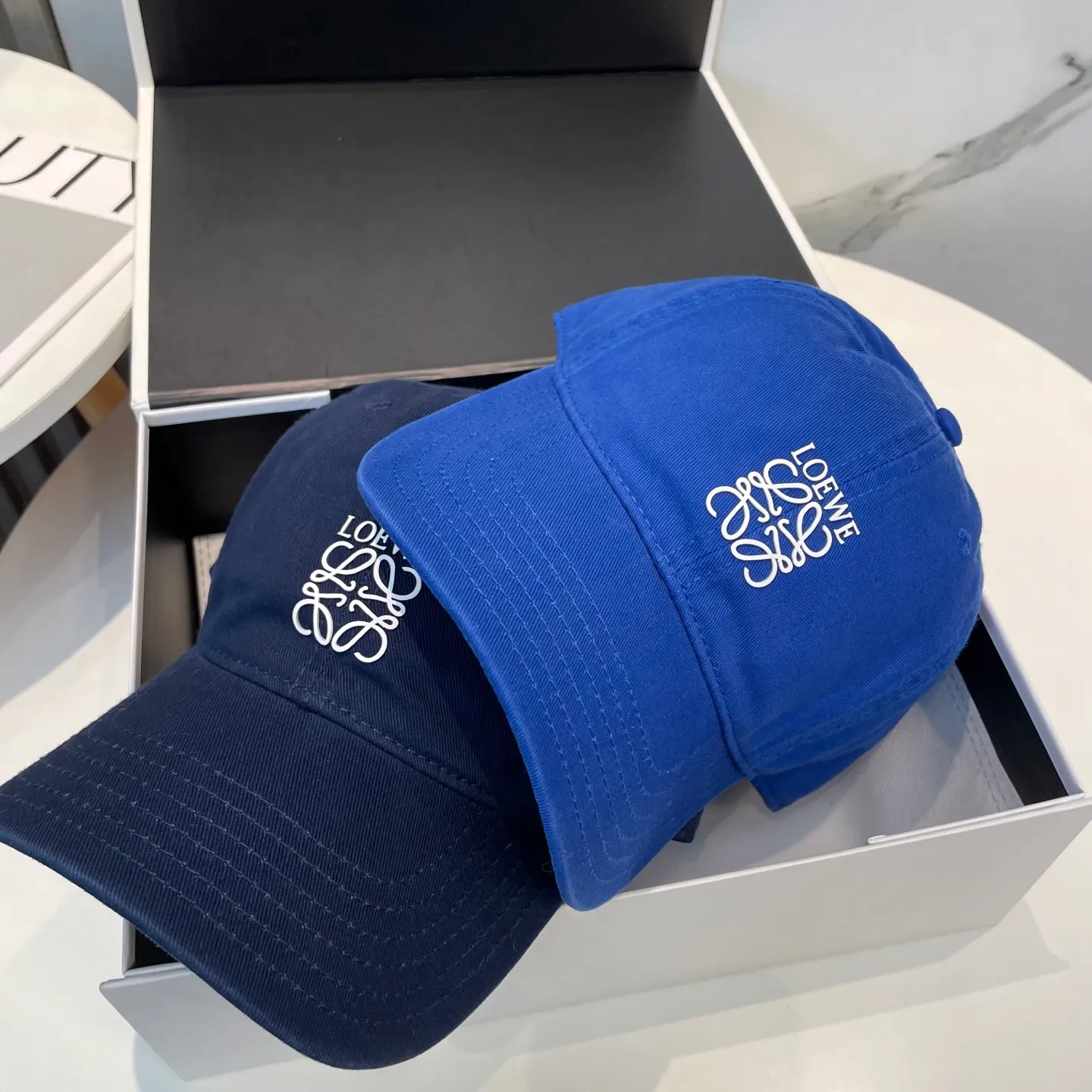 P54 dust bag 👒LOEWE👒LOEWE's new original design baseball cap🧢Super good texture, standard external line positioning, fine workmanship, simple and elegant, low price and high volume!