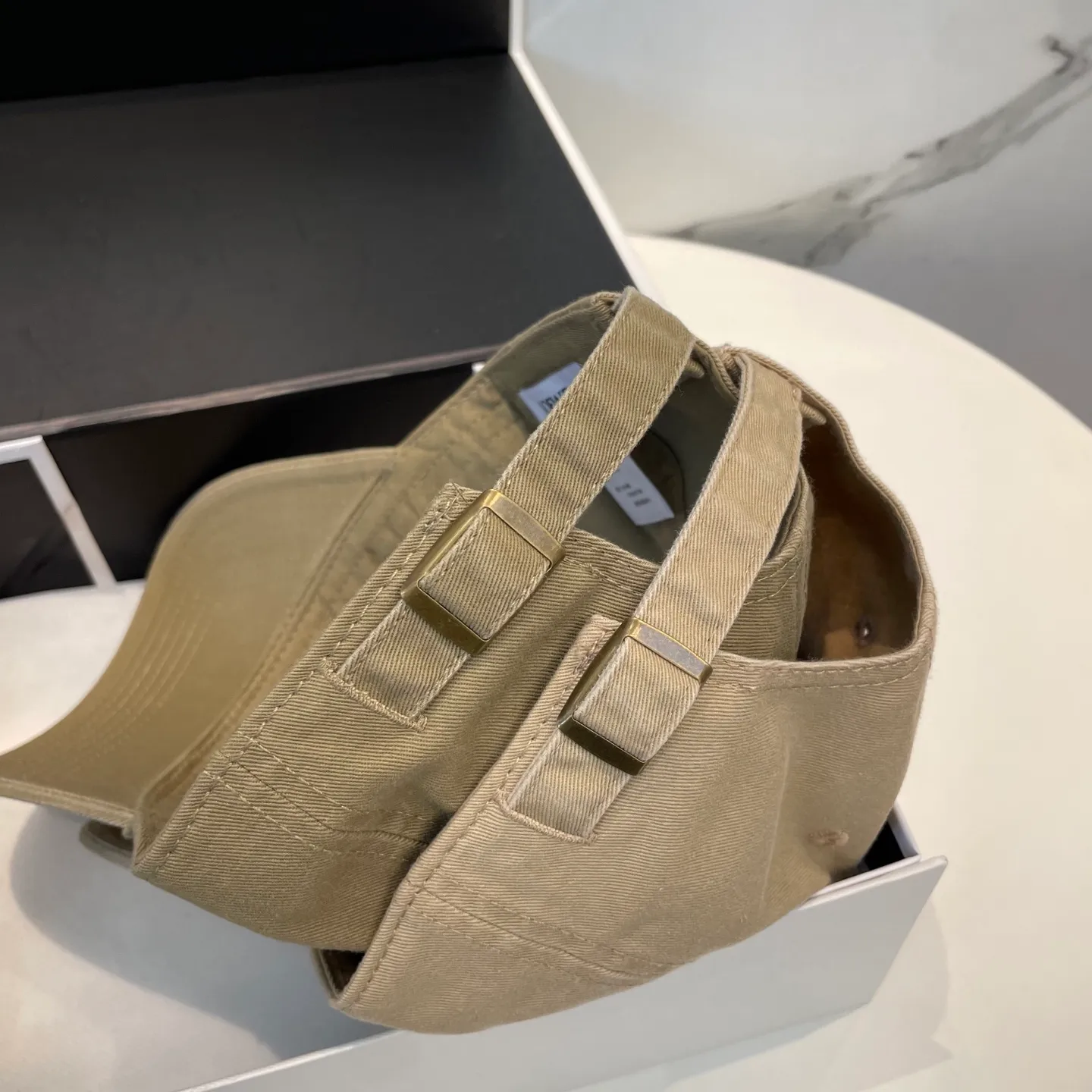 P54 dust bag 👒LOEWE👒LOEWE's new original design baseball cap🧢Super good texture, standard external line positioning, fine workmanship, simple and elegant, low price and high volume!