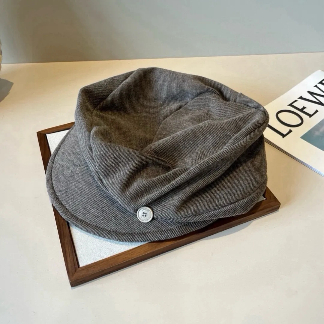🉐160¥ Loewe Autumn Painter's Cap, adjustable with elastic band at the back, suitable for any face shape