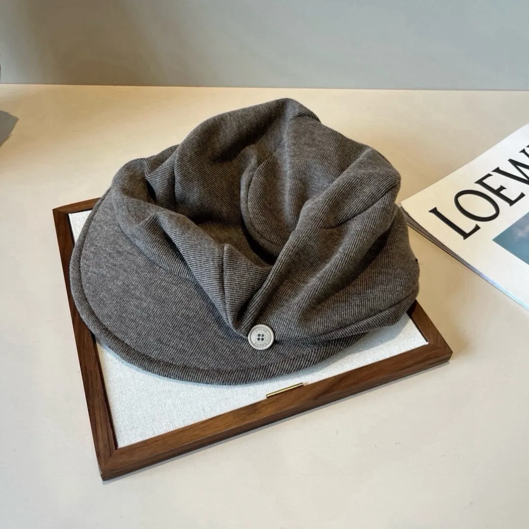 🉐160¥ Loewe Autumn Painter's Cap, adjustable with elastic band at the back, suitable for any face shape
