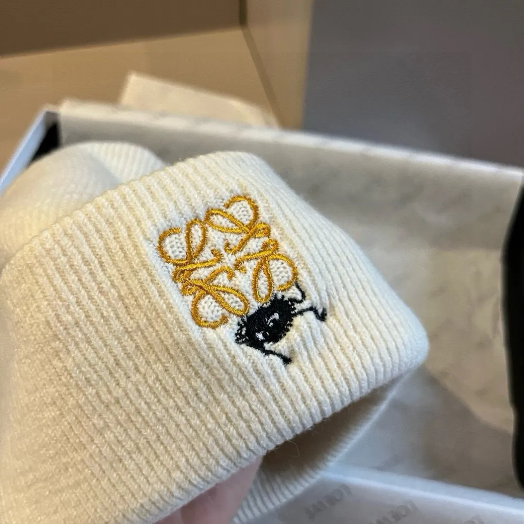 💰110¥ ＬＯＥＷＥLOEWE’s new knitted wool hat, delicate, soft and skin-friendly, unisex, super elastic👍