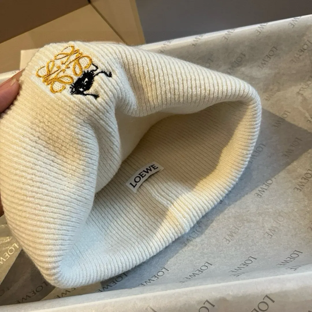 💰110¥ ＬＯＥＷＥLOEWE’s new knitted wool hat, delicate, soft and skin-friendly, unisex, super elastic👍