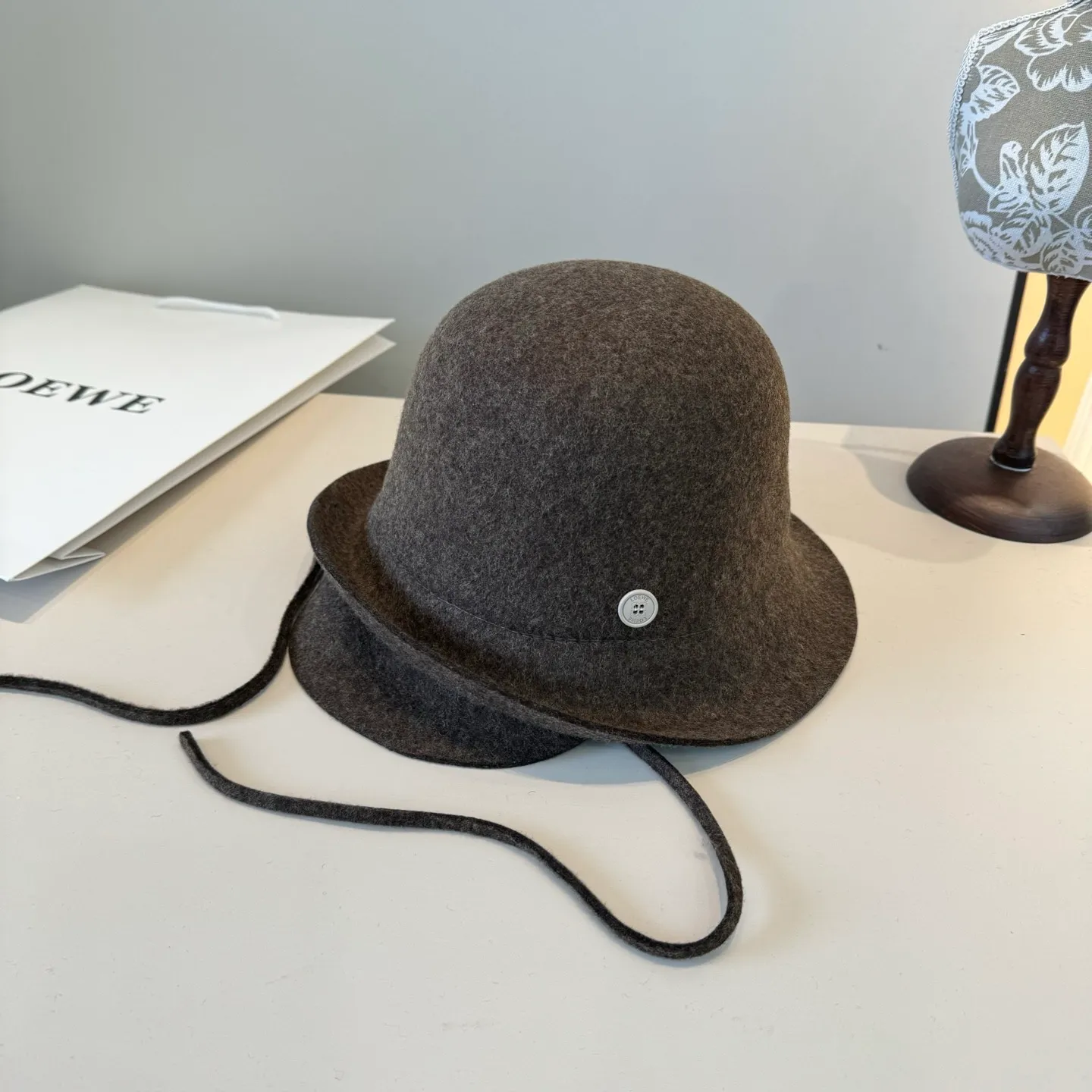 💰210¥ Loewe's new wool curled basin hat, irregular cut design, head circumference 57cm