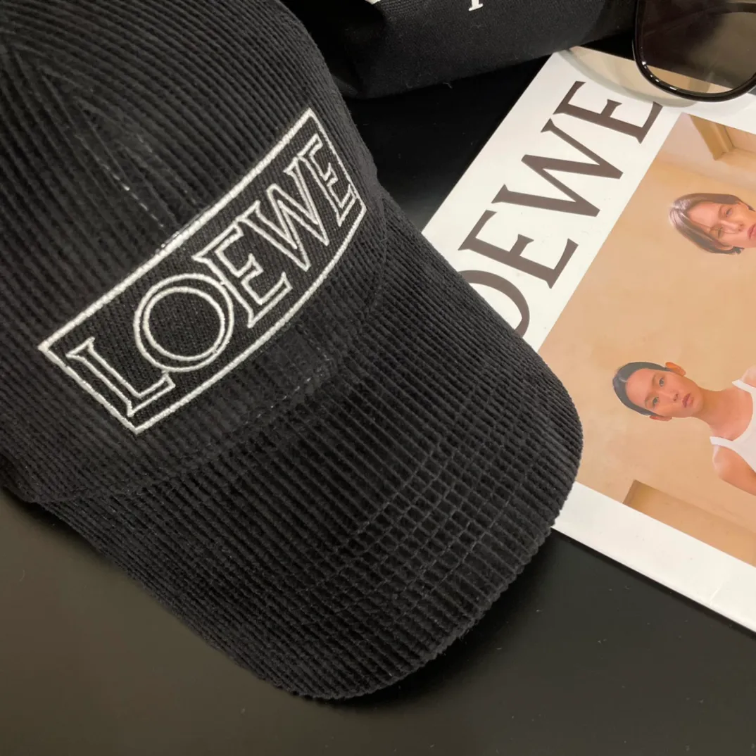 P80 🧢Loewe~New baseball cap🧢, simple embroidered classic logo, super texture👍, exquisite big-name style, a must-have artifact for goddesses, couple style