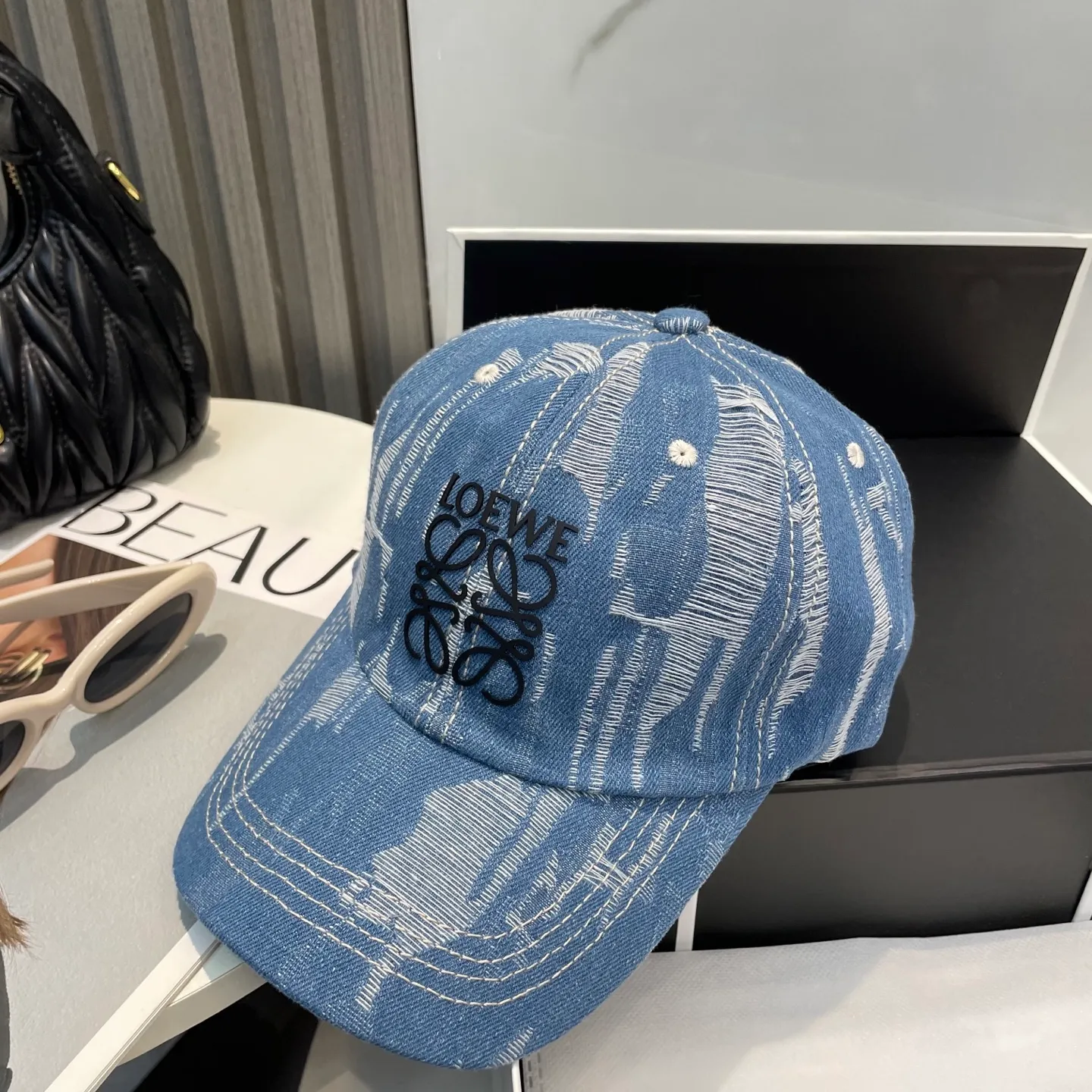 P66 Loewe New Washed Distressed Denim Baseball Cap Newly Launched Washed Denim Series, Casual and Versatile Wardrobe Matching Magic