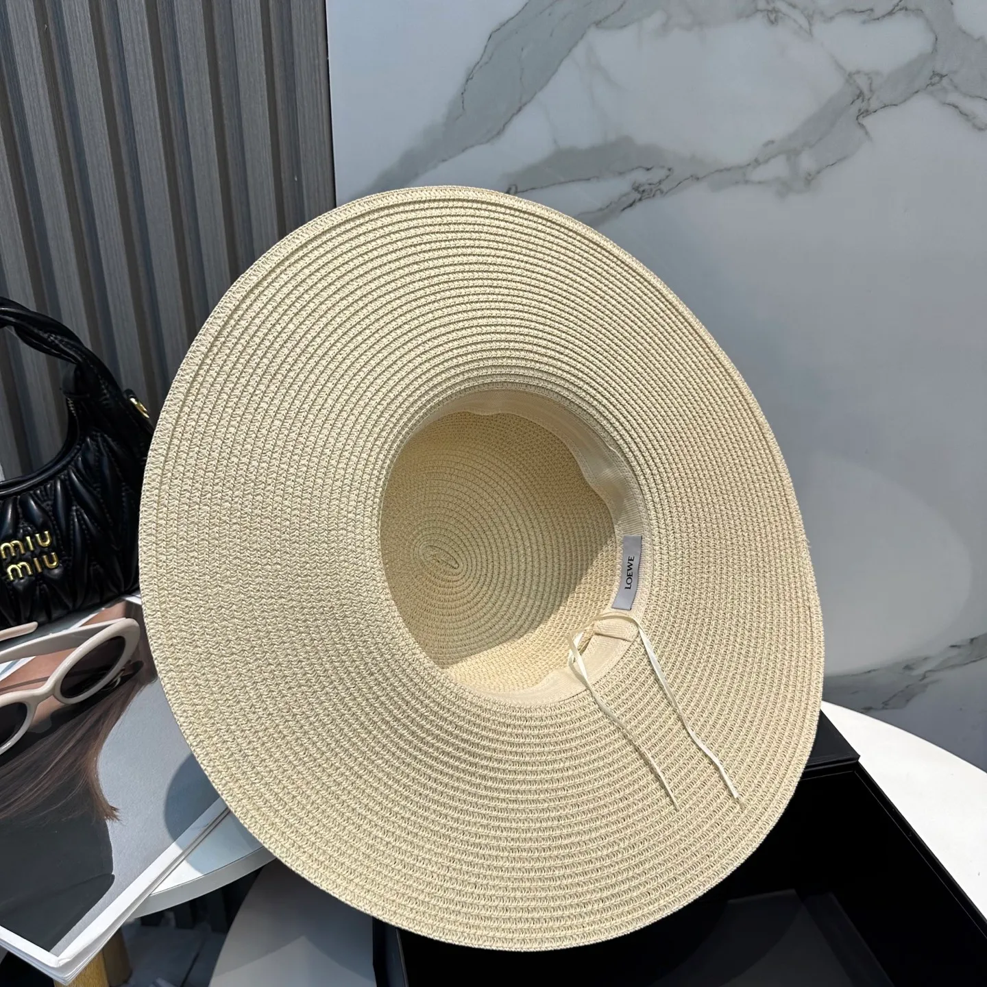 P70 LOEWE big brimmed hat, big sun hat, made of fine straw, official model opening, non-market ordinary version, head circumference 57cm