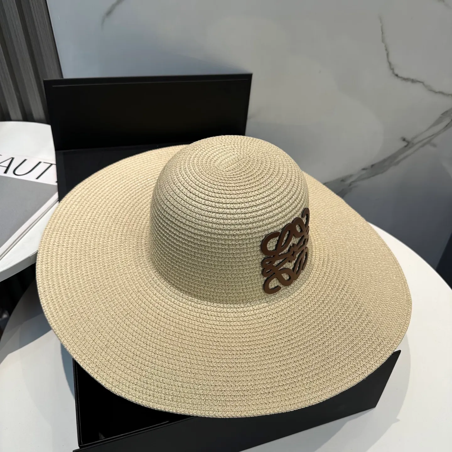 P70 LOEWE big brimmed hat, big sun hat, made of fine straw, official model opening, non-market ordinary version, head circumference 57cm