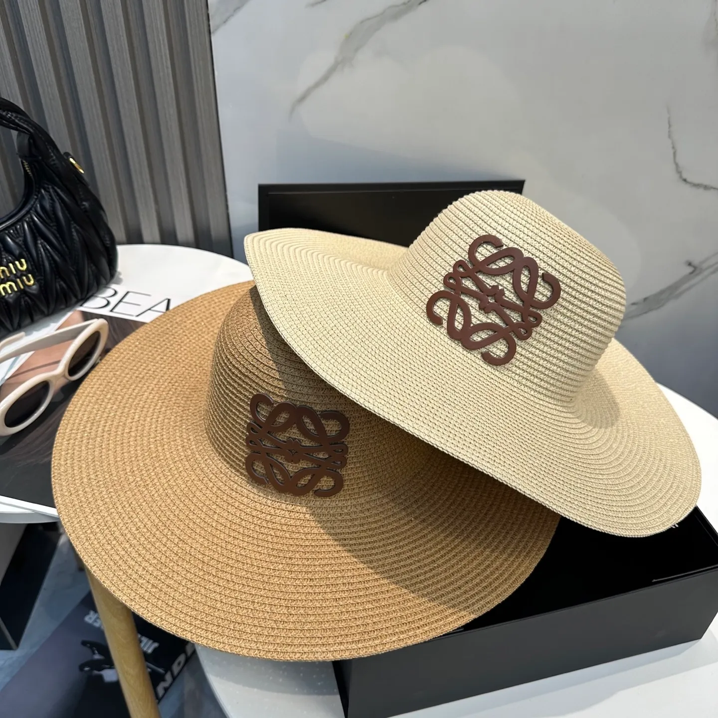 P70 LOEWE big brimmed hat, big sun hat, made of fine straw, official model opening, non-market ordinary version, head circumference 57cm
