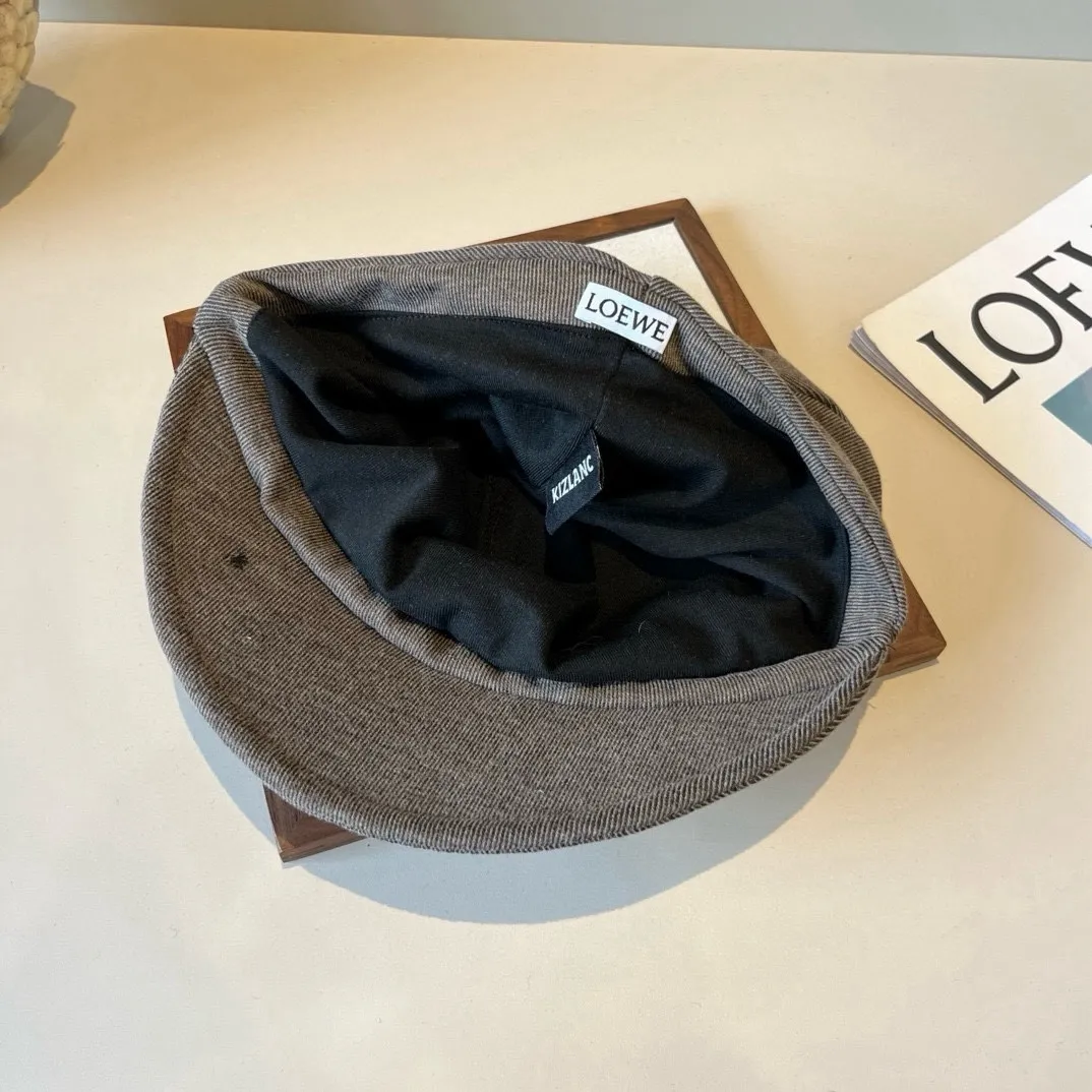 💰100¥ Loewe Autumn Painter's Cap, adjustable with elastic band at the back, suitable for any face shape