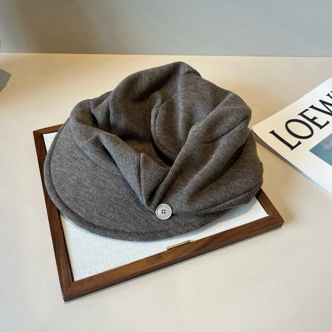 💰100¥ Loewe Autumn Painter's Cap, adjustable with elastic band at the back, suitable for any face shape