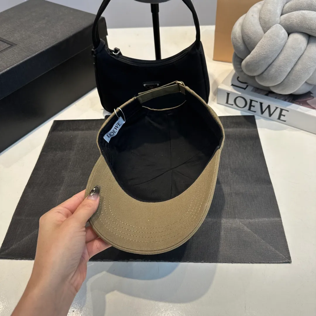 P56 LOEWE new original original design baseball cap🧢Super good texture, standard external line positioning, fine workmanship, simple and elegant, low price and popular!