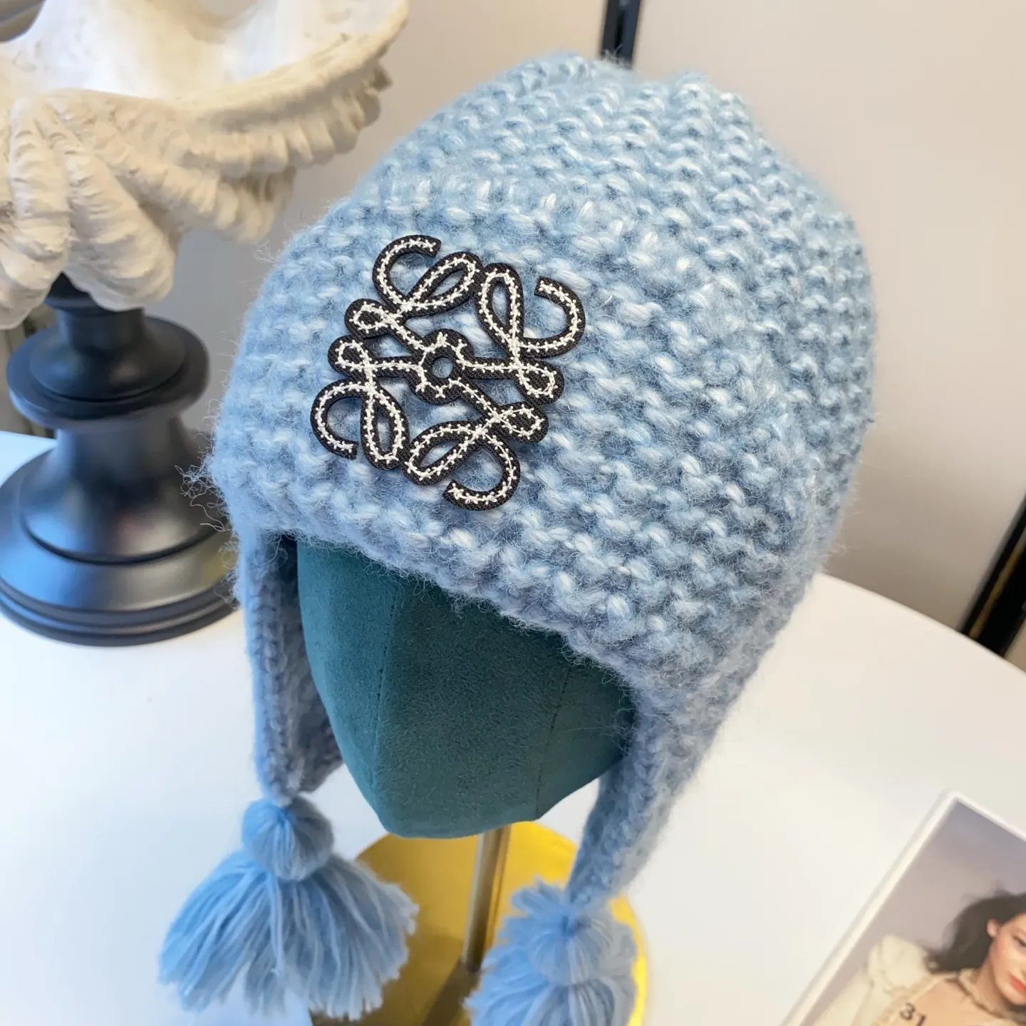 🆕25 new autumn and winter style ⚜️Loewe LOGO knitted ear protection hat 🛒High quality star internet celebrity same style ✨Beige Black Brown Blue
