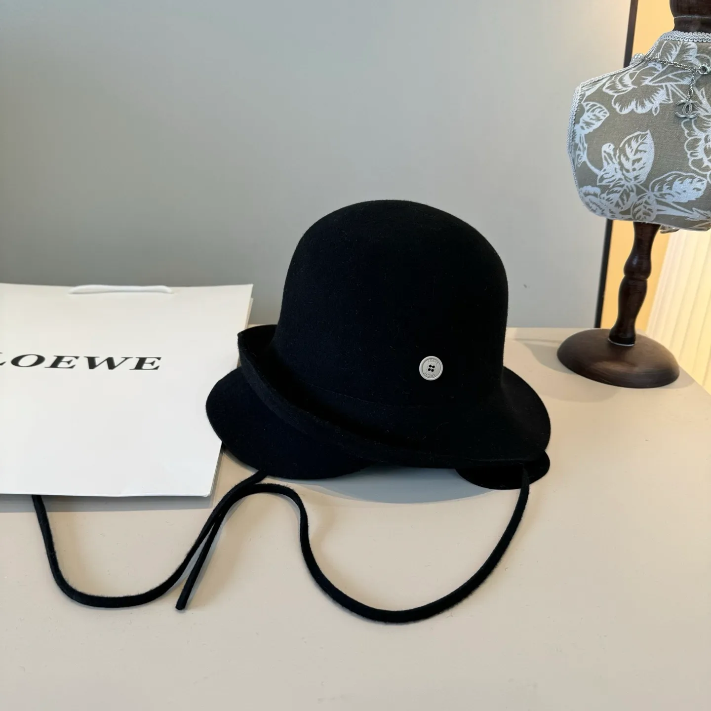 💰210¥ Loewe's new wool curled basin hat, irregular cut design, head circumference 57cm