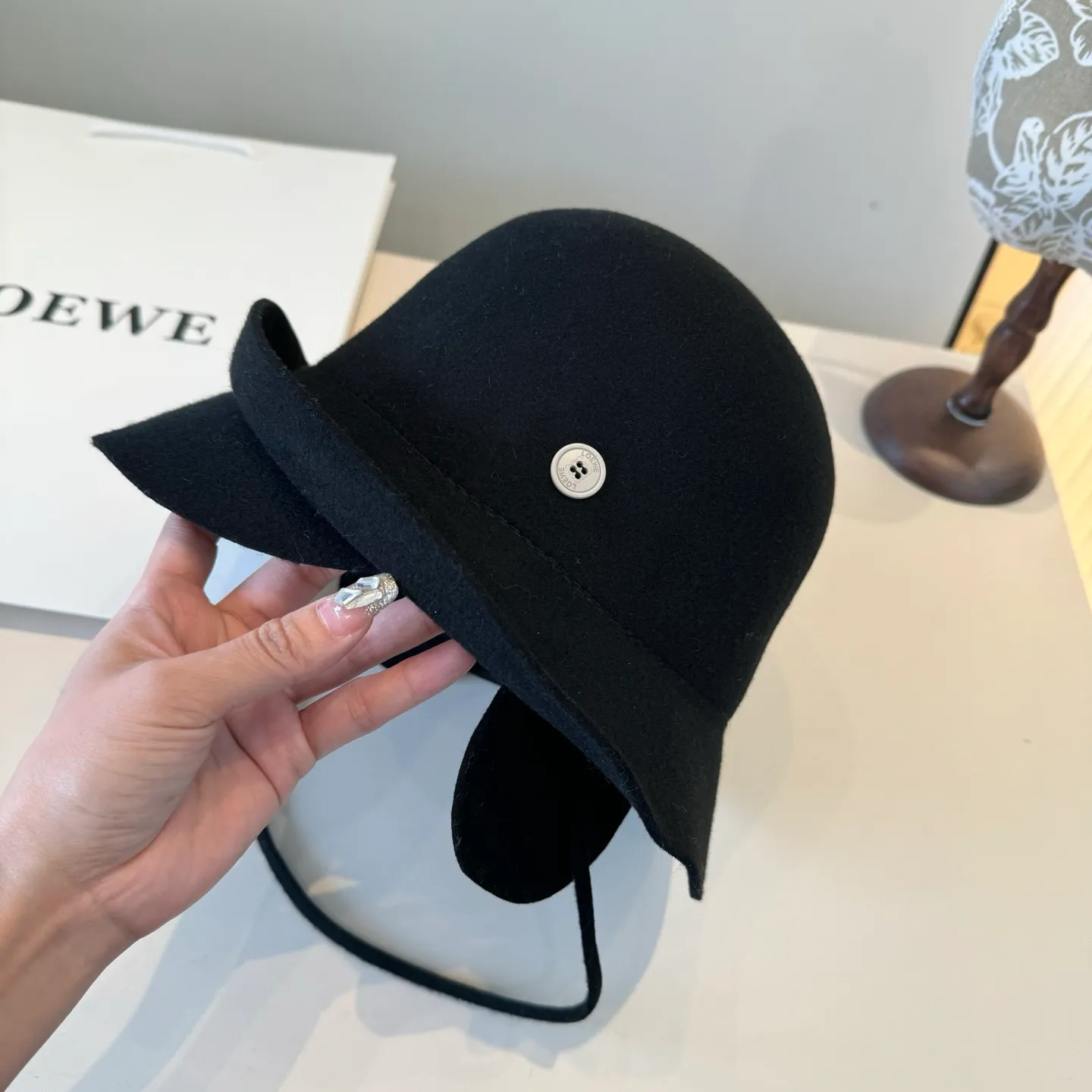 💰210¥ Loewe's new wool curled basin hat, irregular cut design, head circumference 57cm