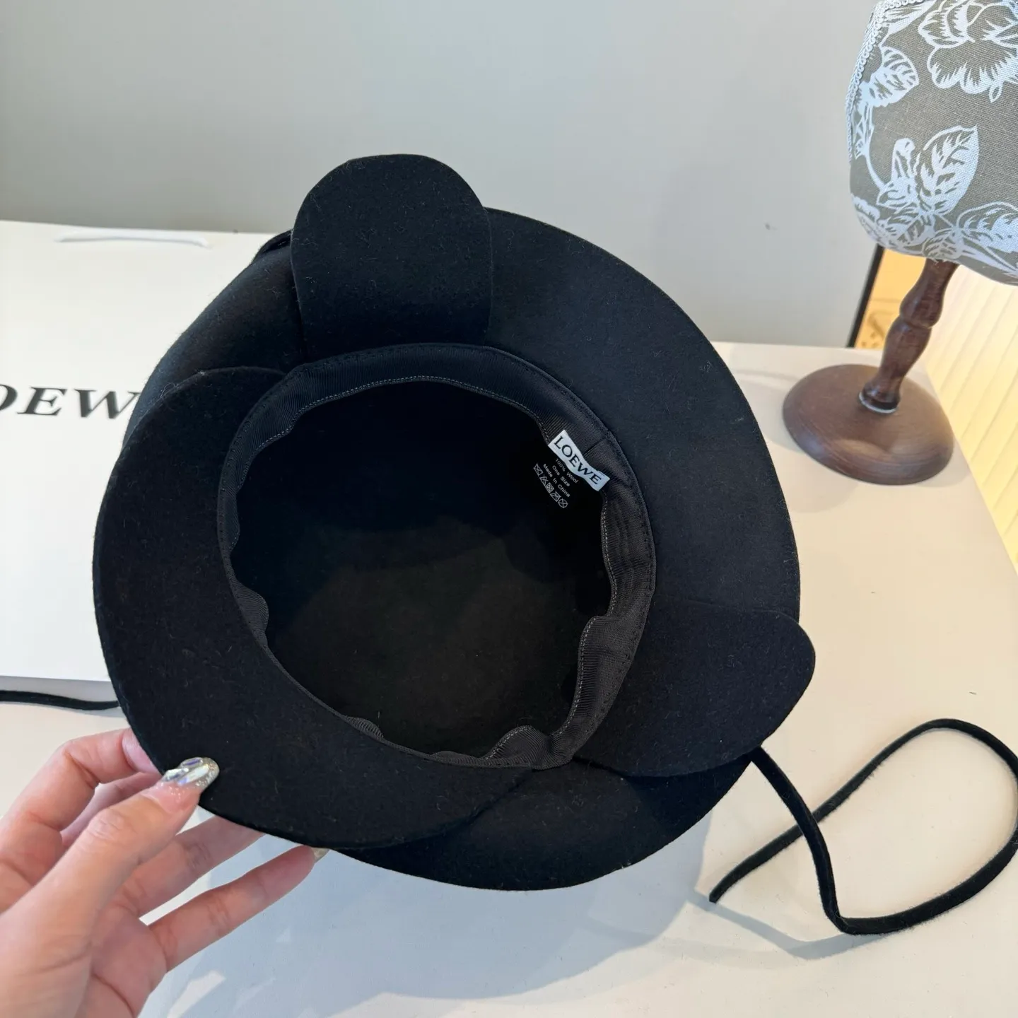 💰210¥ Loewe's new wool curled basin hat, irregular cut design, head circumference 57cm
