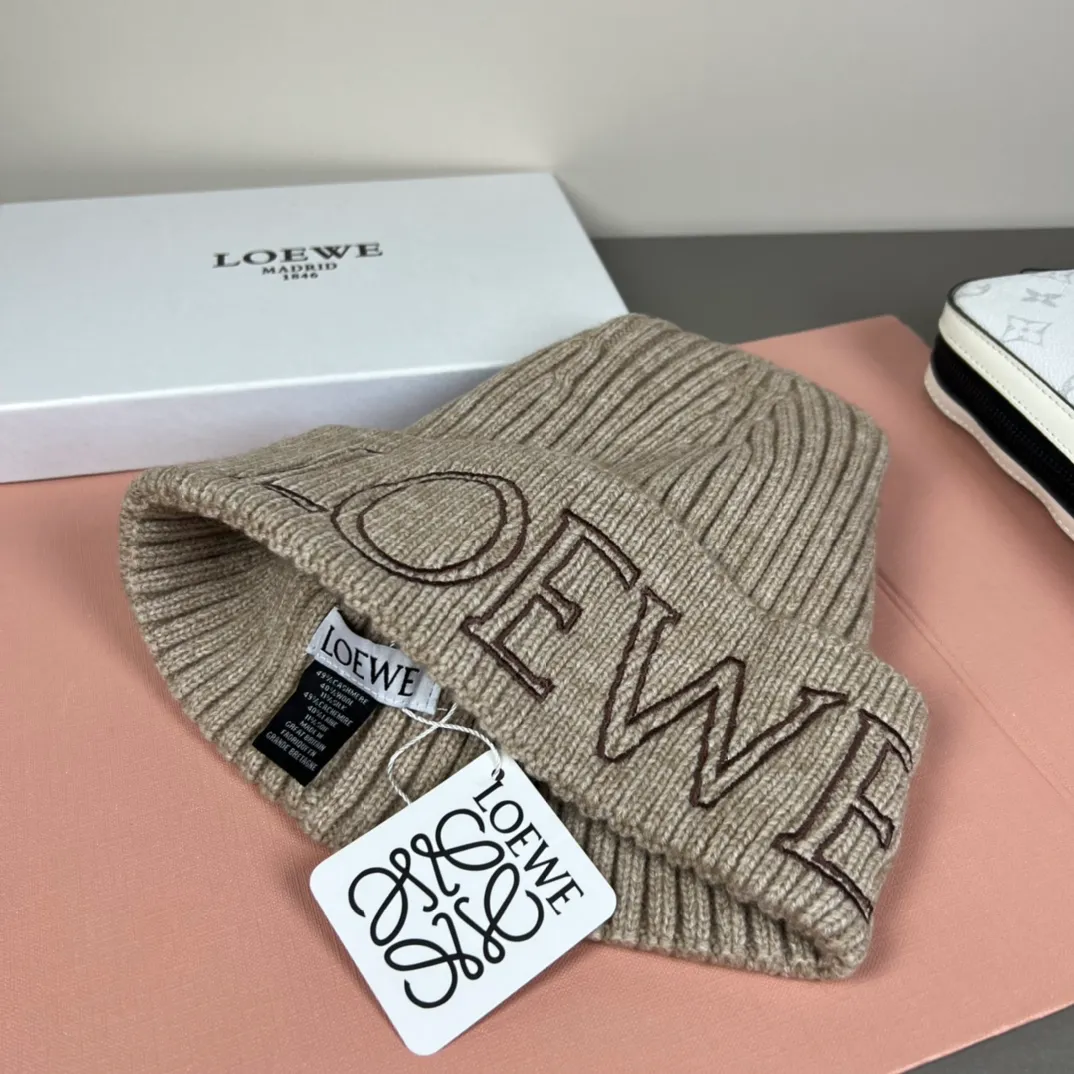 60💰 Classic knitted hat from loewe official website! Xiaohongshu’s hottest selling item! Dress well! The same style for men and women, thicker and warmer, fashionable and popular 🌸First-class quality, the best brand for warmth in autumn and winter, order now, limited edition
