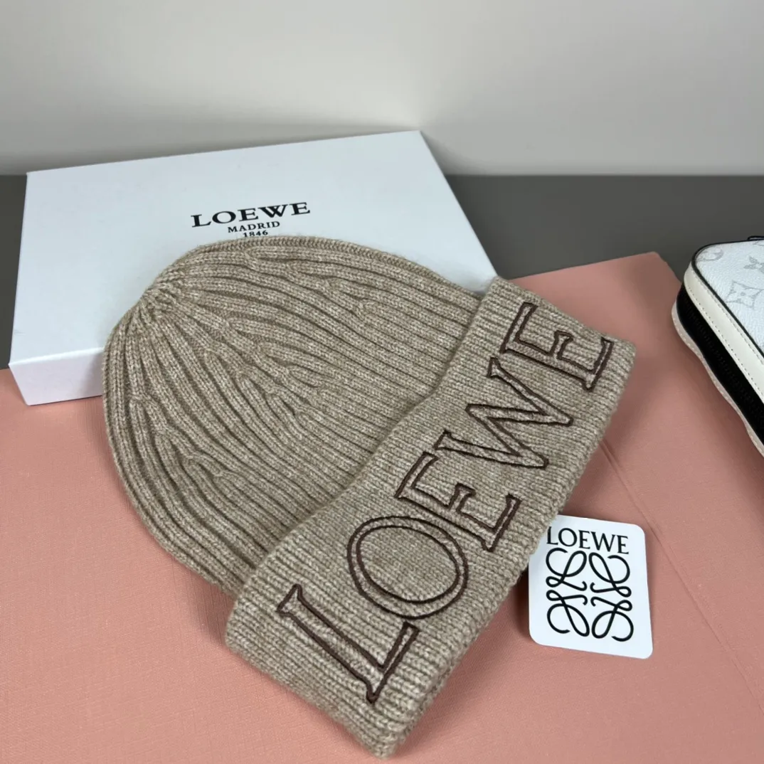 60💰 Classic knitted hat from loewe official website! Xiaohongshu’s hottest selling item! Dress well! The same style for men and women, thicker and warmer, fashionable and popular 🌸First-class quality, the best brand for warmth in autumn and winter, order now, limited edition